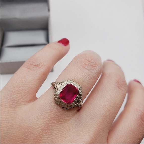 10k Solid White Gold Ruby Filigree Vintage Flower Ring - Picture 7 of 10